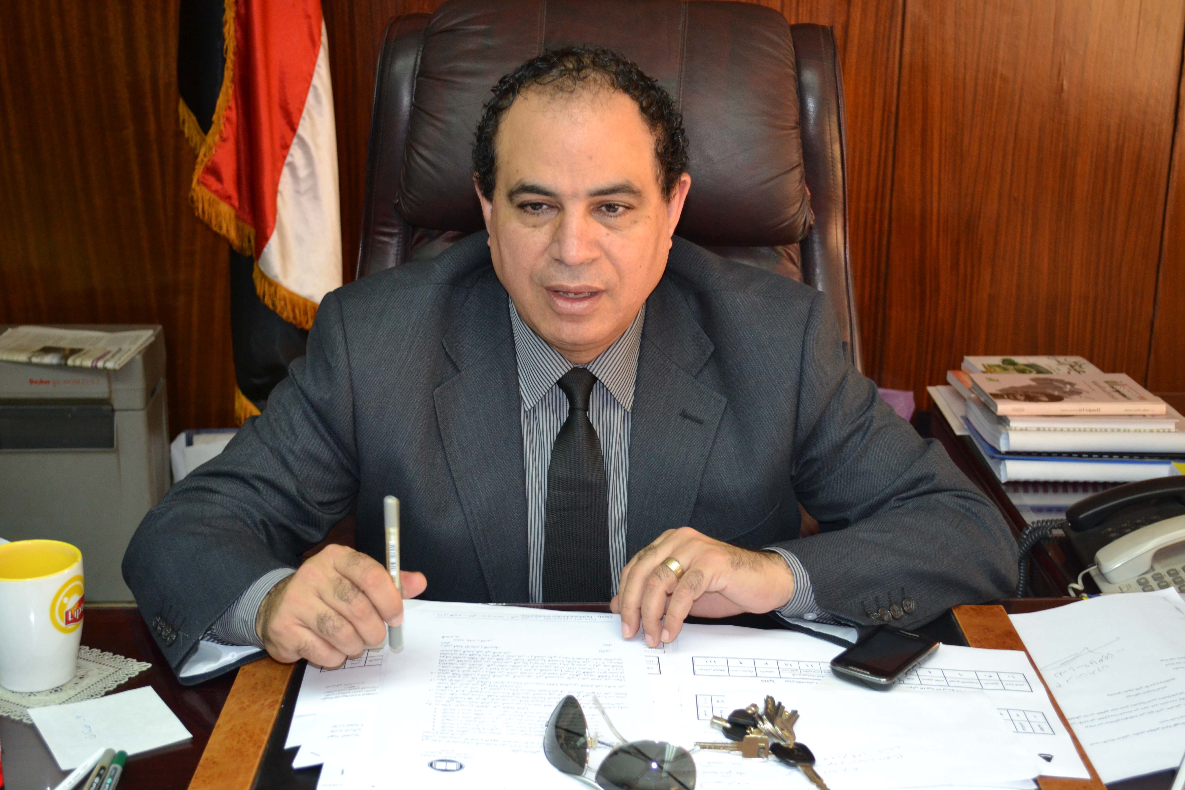 د. "احمد مجاهد" رئيس هيئة الكتاب ورئيس مهرجان المسرح العربى